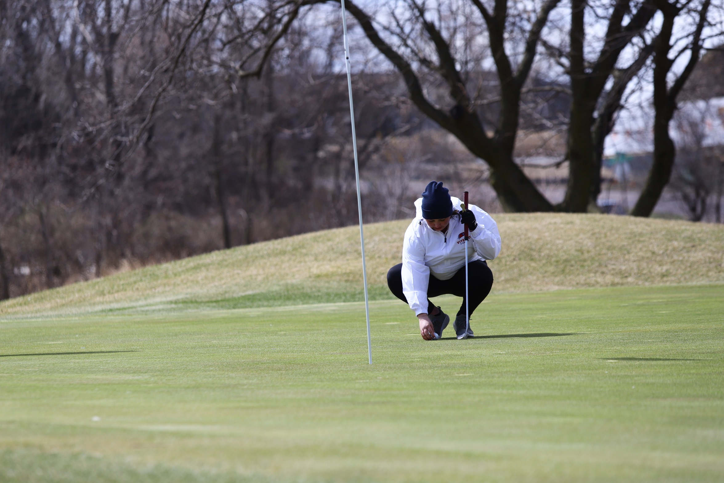 V-Hawks Fight at Duhawk Fall Invitational, Lillia Rather Leads the Way
